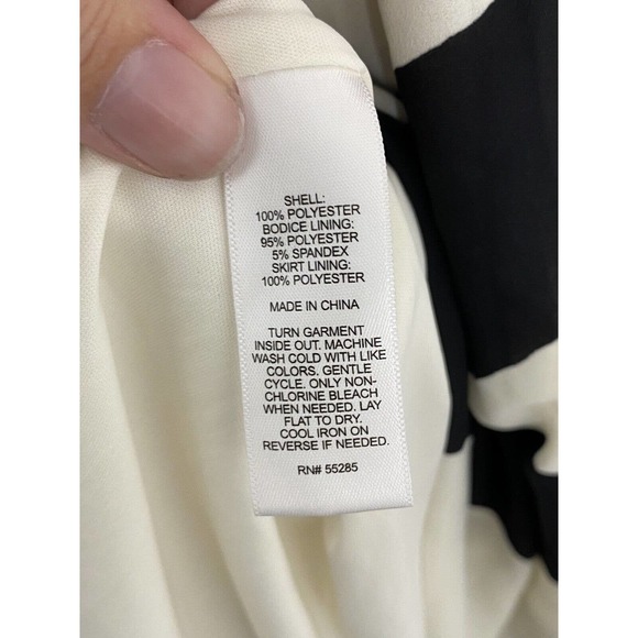 NWT $98 Express Women’s Black White Striped Zebra One Shoulder Flare Dress Sz 2 - Picture 3 of 5